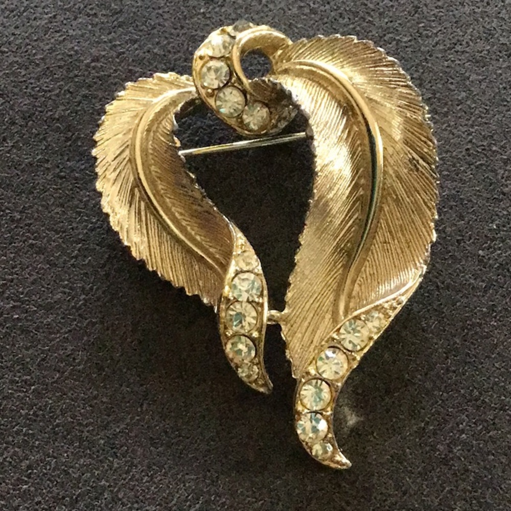 Vintage signed Usher gold tone leaf brooch pin